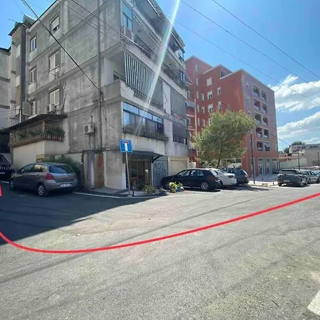 A Room In A Spacious Condo,10 Min Walk From Us Ambassy Проживание в семье *