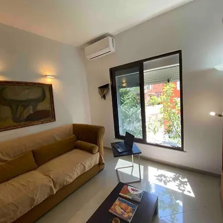 A Room In A Spacious Condo,10 Min Walk From Us Ambassy * Тирана