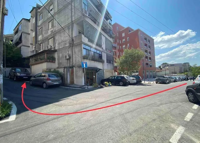 A Room In A Spacious Condo,10 Min Walk From Us Ambassy Проживание в семье *