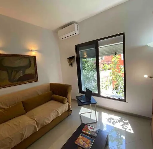 A Room In A Spacious Condo,10 Min Walk From Us Ambassy * Тирана