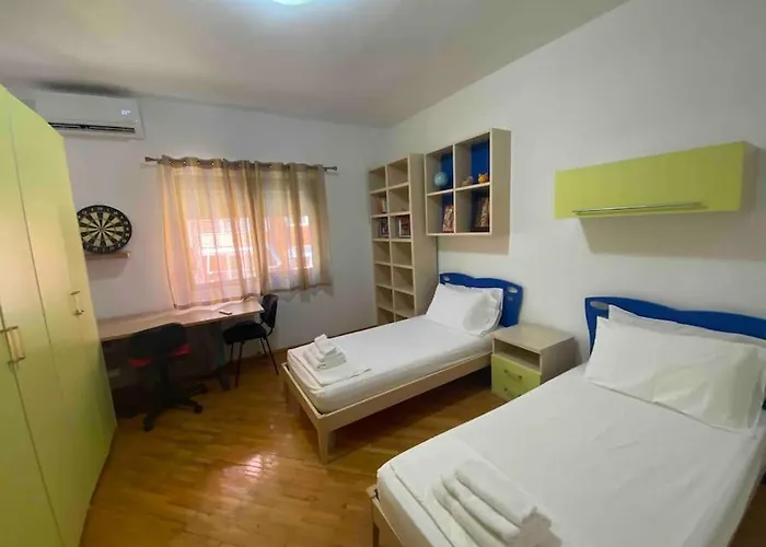 A Room In A Spacious Condo,10 Min Walk From Us Ambassy