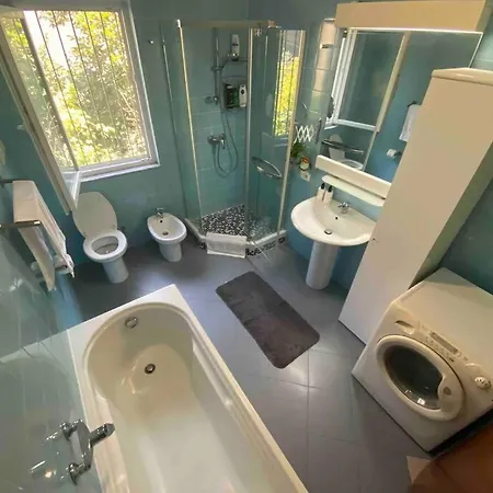 A Room In A Shared Condo,10 Min Walk From Us Ambassy منزل للإقامة تيرانا