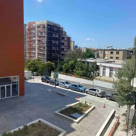 A Room In A Shared Condo,10 Min Walk From Us Ambassy 티라나