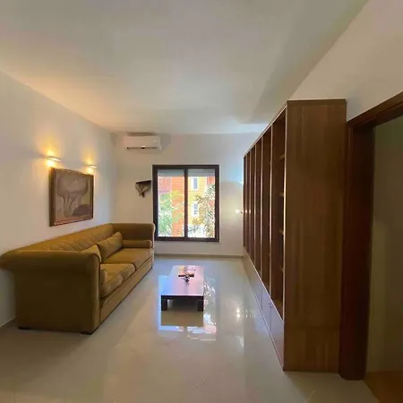 홈스테이 A Room In A Shared Condo,10 Min Walk From Us Ambassy