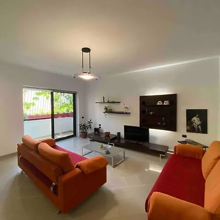 A Room In A Shared Condo,10 Min Walk From Us Ambassy 홈스테이