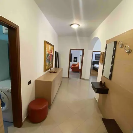 A Room In A Shared Condo,10 Min Walk From Us Ambassy *