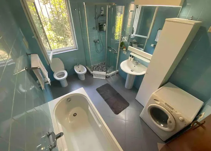 A Room In A Spacious Condo,10 Min Walk From Us Ambassy Accommodatie bij particulieren Tirana