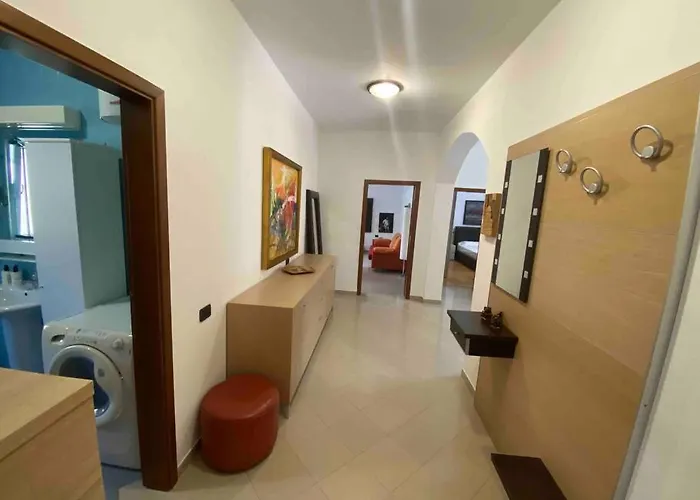 A Room In A Spacious Condo,10 Min Walk From Us Ambassy *